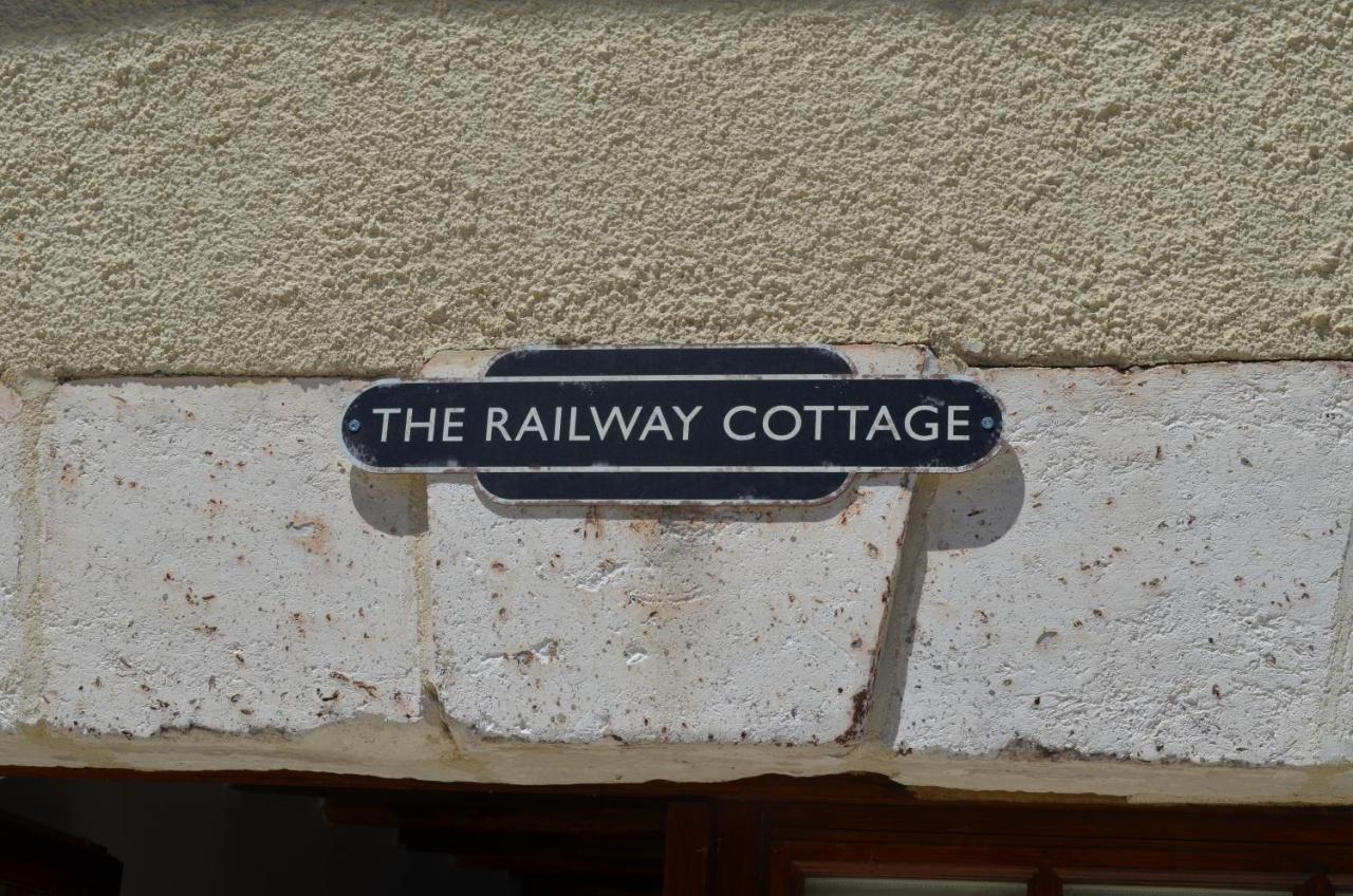The Railway Cottage - Characterful And Comfortable Holiday Cottage Piégut-Pluviers Exteriör bild